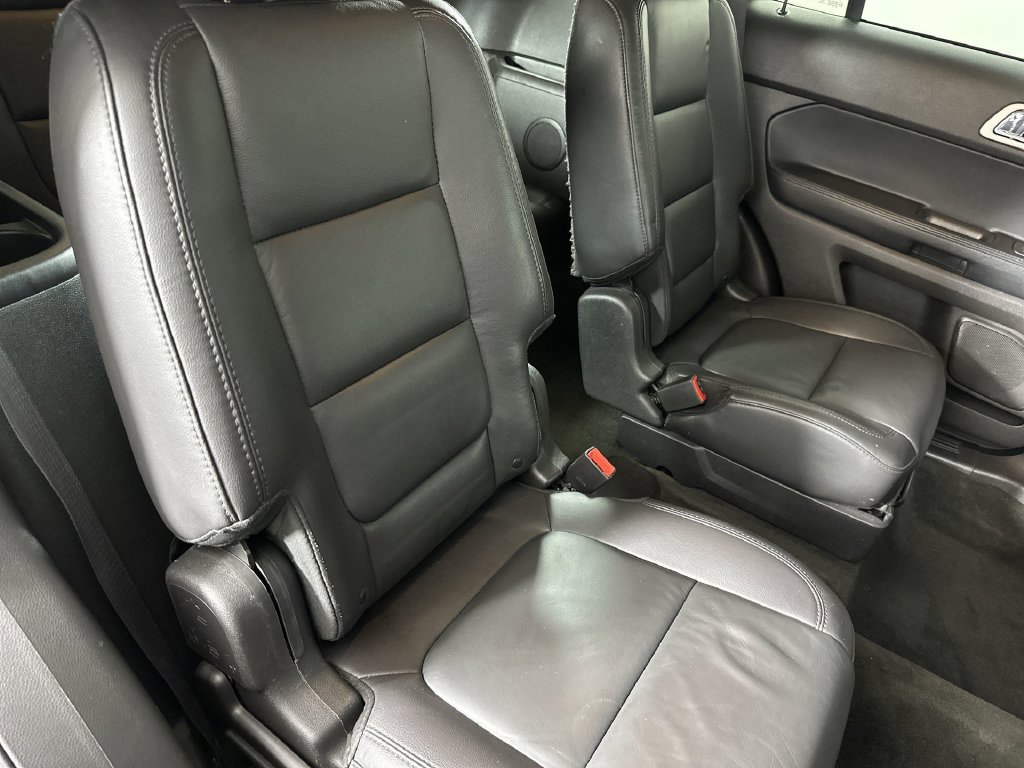 Used 2015 Ford Explorer XLT w/ Equipment Group 202B AWD/4WD image 27