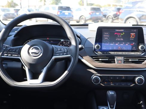 Used 2024 Nissan Altima 2.5 SV image 13