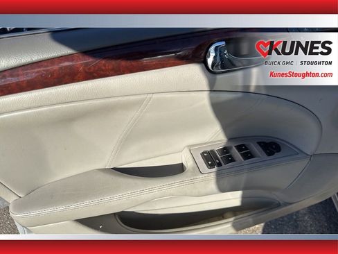 Used 2010 Buick Lucerne CXL image 16