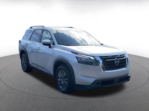 Used 2025 Nissan Pathfinder SV AWD/4WD image 2