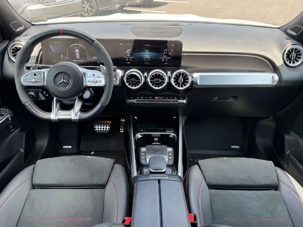 Used 2023 Mercedes-Benz GLB 35 AMG 4MATIC image 2