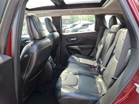 Used 2019 Jeep Cherokee Limited w/ Luxury Group AWD/4WD image 10