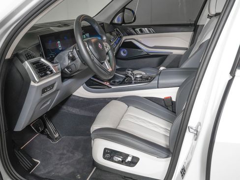 Used 2025 BMW ALPINA XB7 ALPINA XB7 image 16
