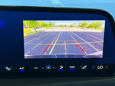Used 2025 Chevrolet Traverse LT FWD image 31