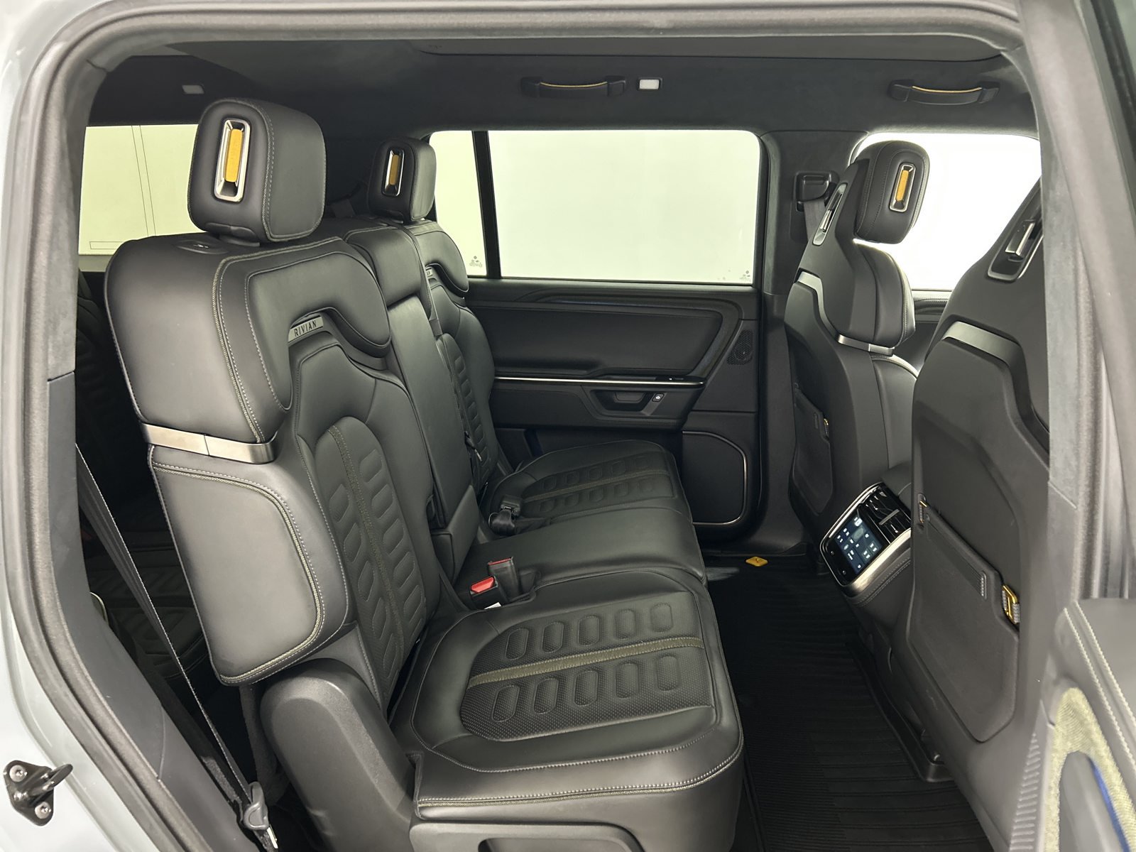Used 2025 Rivian R1S Adventure Dual AWD/4WD image 23