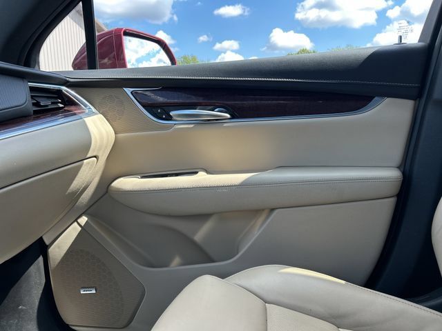 Used 2017 Cadillac XT5 Luxury w/ Driver Awareness Package FWD image 41