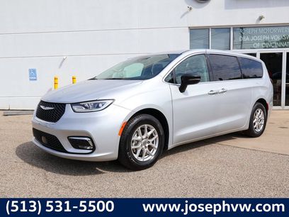 Used 2024 Chrysler Pacifica Touring-L