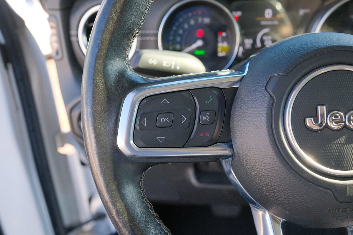 Used 2022 Jeep Wrangler Unlimited Sahara w/ Cold Weather Group AWD/4WD image 14