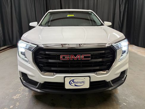 Used 2024 GMC Terrain SLE AWD/4WD image 2