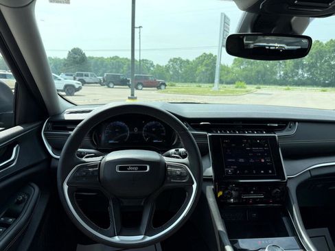 Used 2023 Jeep Grand Cherokee L Laredo w/ Luxury Tech Group I image 17