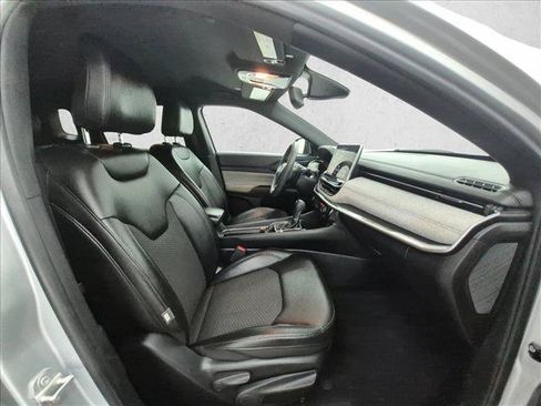 Used 2024 Jeep Compass Latitude AWD/4WD image 23
