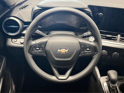 Used 2024 Chevrolet Trax LS w/ LS Convenience Package FWD image 16