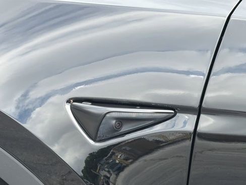 Used 2023 Tesla Model Y AWD image 30