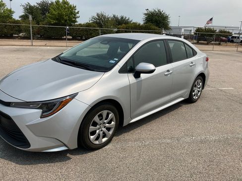 Used 2025 Toyota Corolla LE FWD image 1