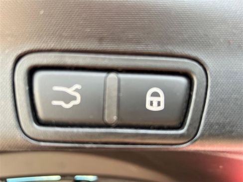 Used 2018 Alfa Romeo Stelvio AWD image 23