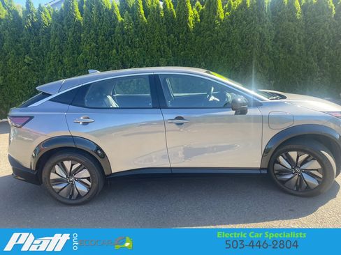 Used 2023 Nissan Ariya AWD image 14