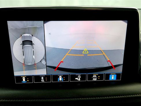 Used 2021 Chevrolet Tahoe Z71 w/ Z71 Off-Road Package image 30