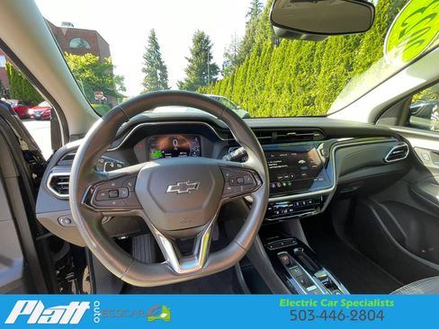 Used 2023 Chevrolet Bolt EUV LT image 32