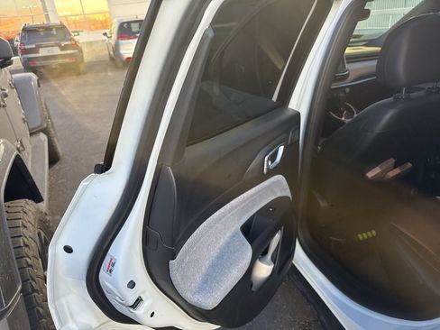 Used 2024 Jeep Compass Latitude w/ Sun and Sound Group image 15