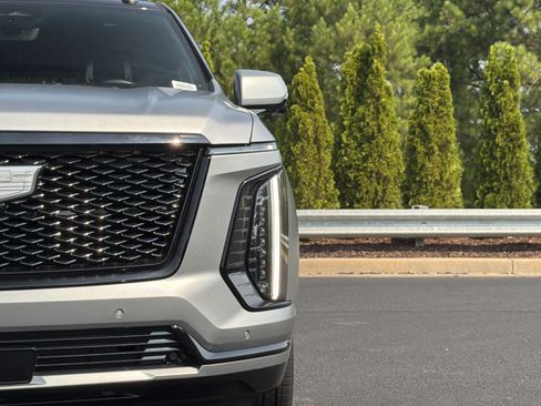 Used 2025 Cadillac Escalade ESV Sport Platinum w/ LPO, ONYX Package AWD/4WD image 69