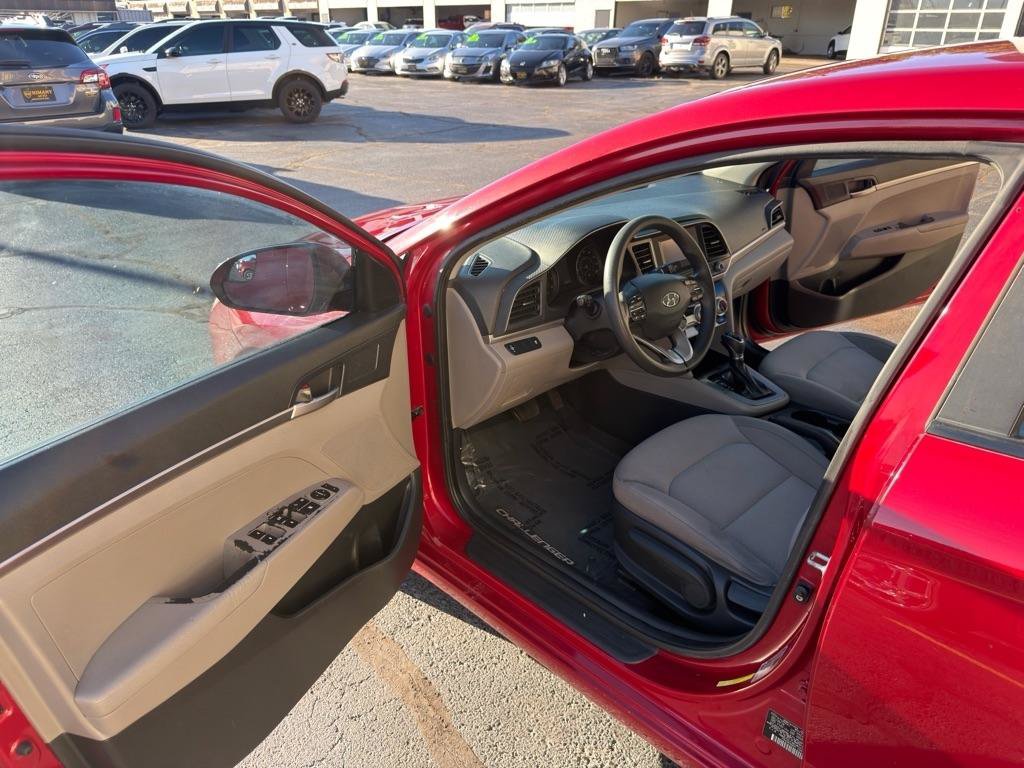 Used 2019 Hyundai Elantra SE FWD image 11