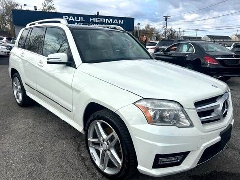 Used 2011 Mercedes-Benz GLK 350 4MATIC image 2