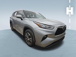 Used 2020 Toyota Highlander XLE FWD video 1