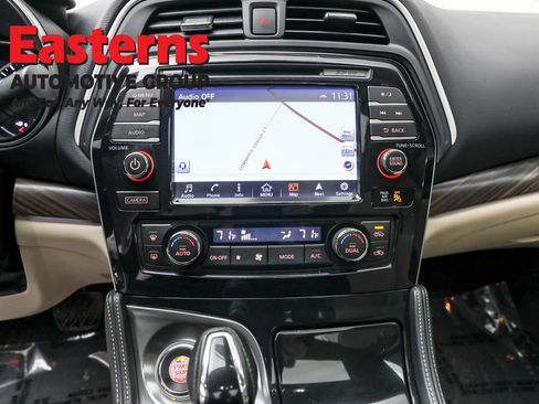 Used 2017 Nissan Maxima Platinum image 12