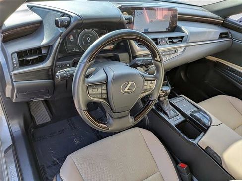 Used 2019 Lexus ES 300h image 10