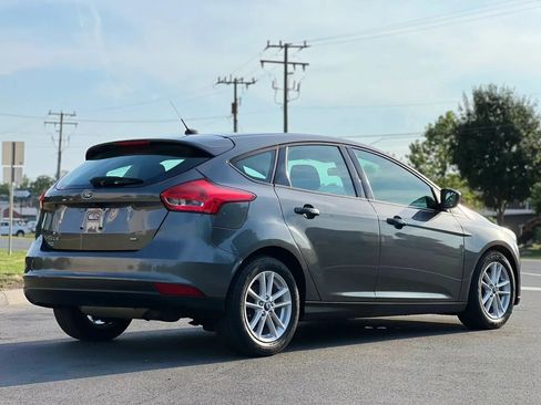 Used 2018 Ford Focus SE FWD image 5
