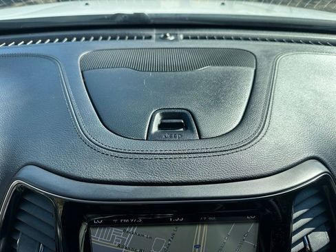 Used 2019 Jeep Cherokee Limited w/ Technology Group image 24