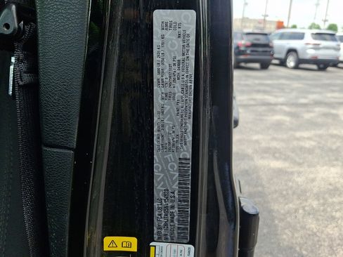 Certified 2022 Jeep Gladiator Sport AWD/4WD image 28
