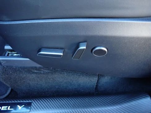Used 2024 Tesla Model Y Long Range image 18