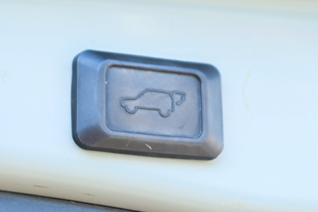 Used 2021 Toyota RAV4 XLE Premium AWD/4WD image 9