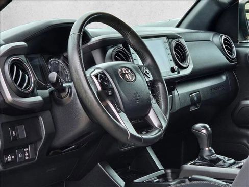 Used 2022 Toyota Tacoma TRD Off-Road AWD/4WD image 14