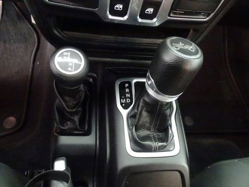 Used 2018 Jeep Wrangler Sport S image 9