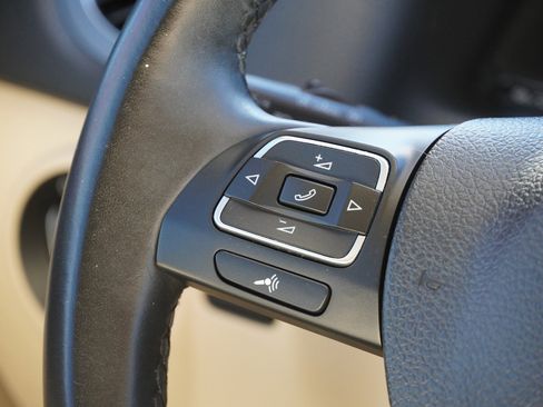 Used 2017 Volkswagen Tiguan S image 29
