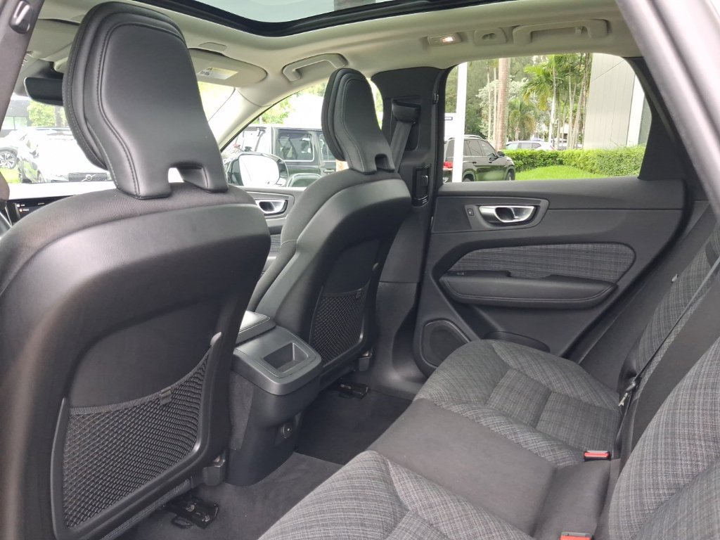 Certified 2024 Volvo XC60 B5 Core AWD/4WD image 7