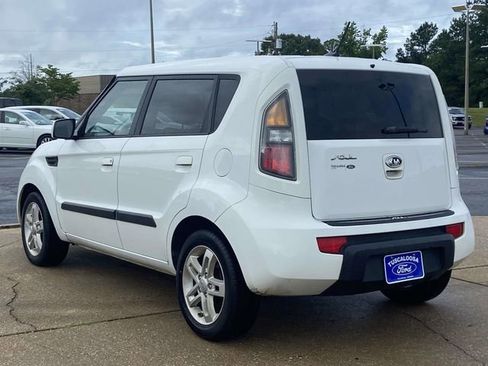 Used 2010 Kia Soul + w/ Audio Pkg FWD image 4
