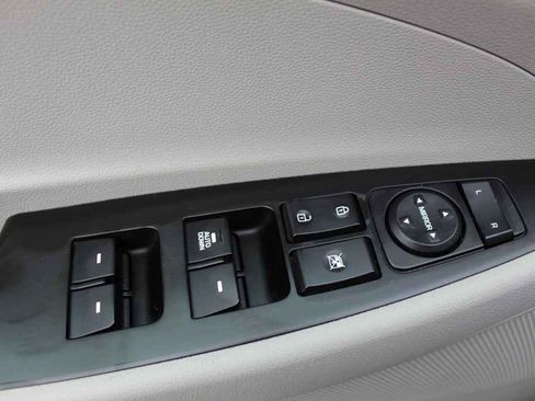 Used 2016 Hyundai Tucson SE image 11