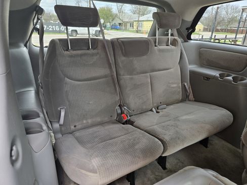 Used 2010 Toyota Sienna CE image 11