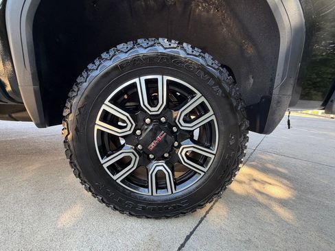 Used 2022 GMC Sierra 2500 AT4 w/ AT4 Premium Plus Package AWD/4WD image 36