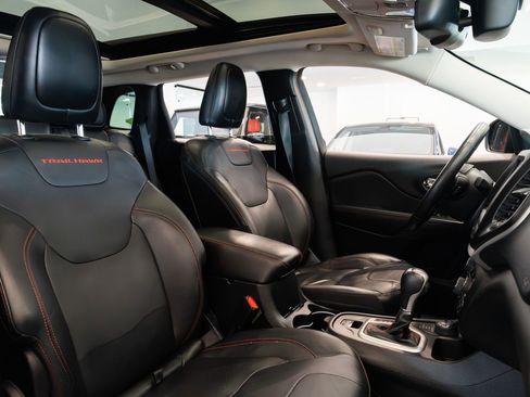 Used 2015 Jeep Cherokee Trailhawk w/ Comfort/Convenience Group image 25