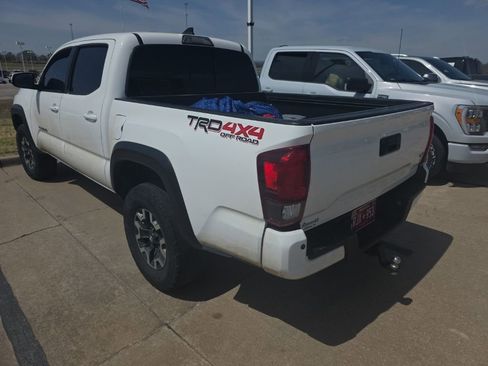 Used 2019 Toyota Tacoma TRD Off-Road w/ Technology Package image 6