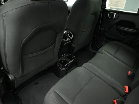 Used 2018 Jeep Wrangler Unlimited Sport image 17