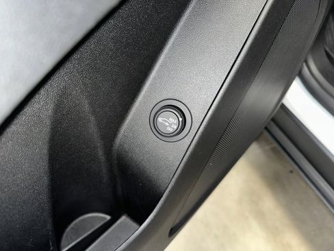 Used 2019 Chevrolet Equinox LT image 6