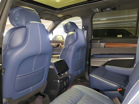 New 2026 Cadillac Vistiq Premium Luxury w/ LPO, Floor Liner Package image 10