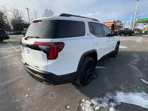 Used 2023 GMC Acadia SLT w/ Elevation Edition image 8
