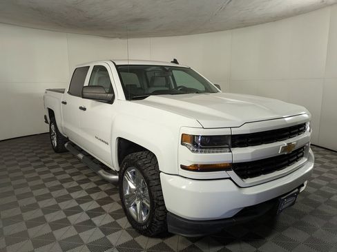 Used 2018 Chevrolet Silverado 1500 Custom w/ Custom Value Package image 5