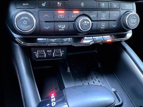 Used 2025 Dodge Durango R/T AWD/4WD image 11